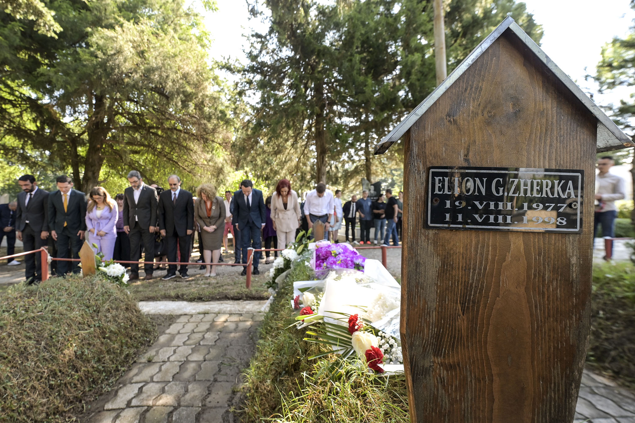 Albin Kurti-homazhe te varri i , Elton Zherka dhe Përmet Vula- Gjakove