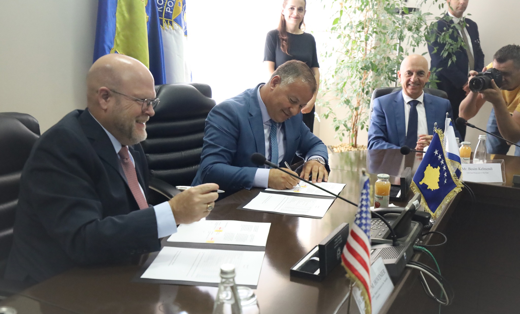 Gazmend Hoxha – Jeffrey Hovenier, nënshkrua pranim-dorëzimi i donacionit të kamerave të trupit për zyrtarë policor