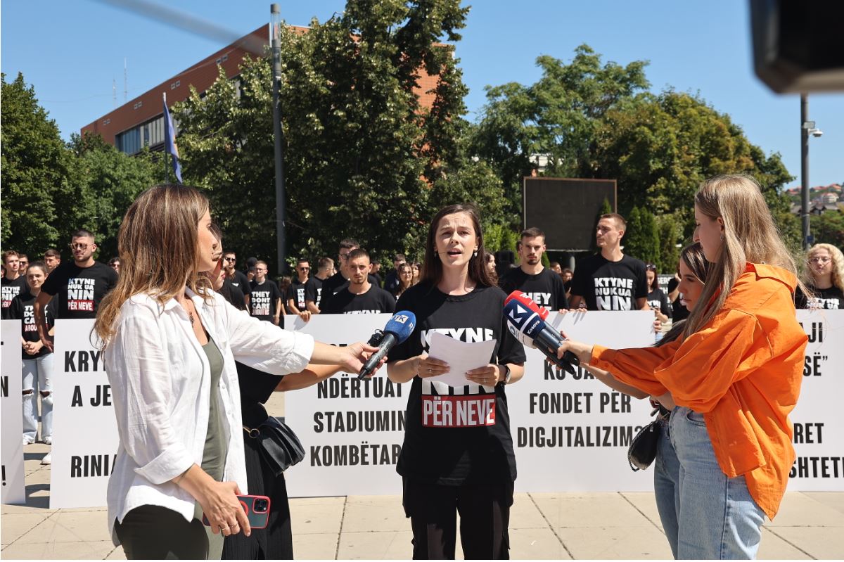Rinia e PDK-së proteston para Qeverisë në Ditën Ndërkombëtare të Rinisë-