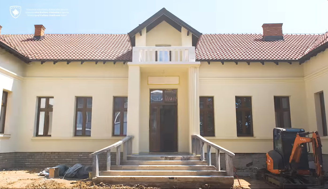 Shkolla historike shqipe “Ismail Qemali” në Ferizaj,