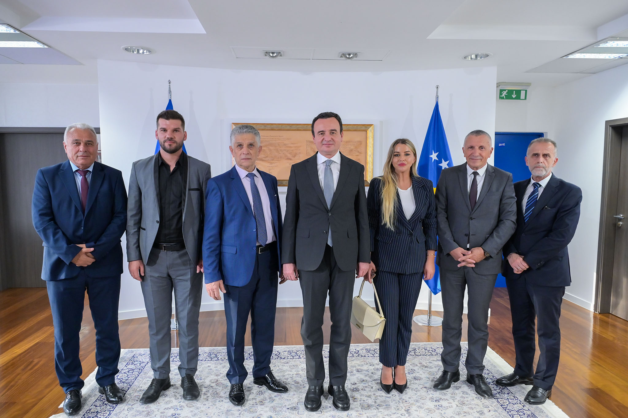 Albin Kurti pret një delegacion të përfaqësuesve politikë të boshnjakëve dhe të shqiptarëve në Serbi