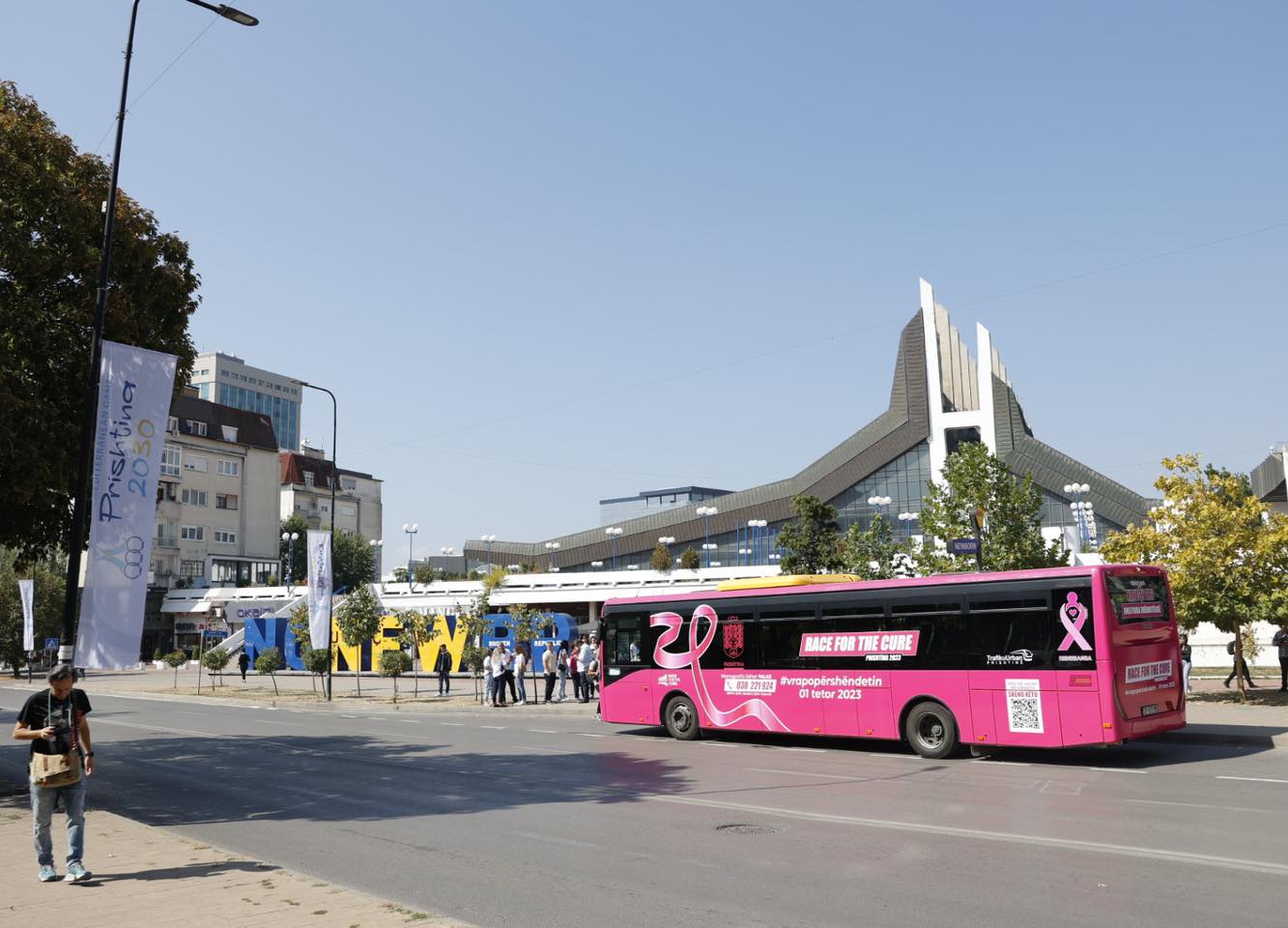 Autobusi i linjës 4 ngjyrë rozë, i Trafiku Urban Prishtinë, tashmë po qarkullon nëpër Kryeqytet