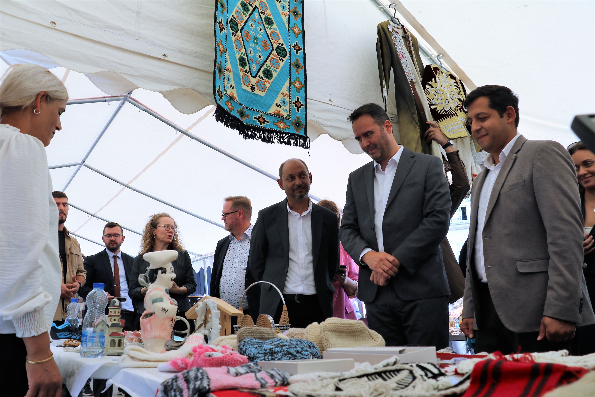 Glauk Konjufca kërkon më shumë angazhim për të drejtat e komuniteteve rom, ashkali dhe egjiptian