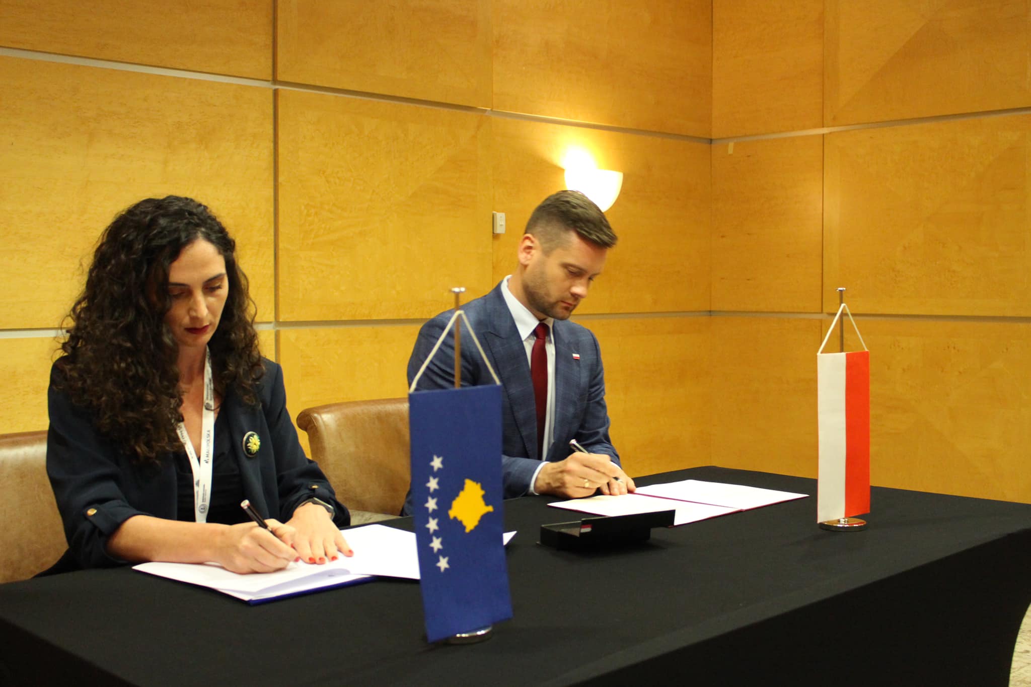 MKRS- Nënshkruhet memorandum bashkëpunimi Kosovë – Poloni, në fushën e sportit