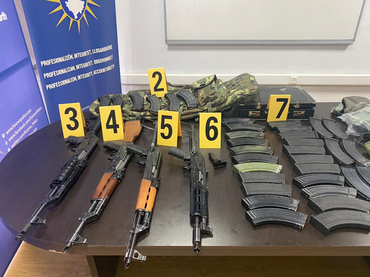 Policia-Konfiskohet një sasi e armatimit në Zveçan