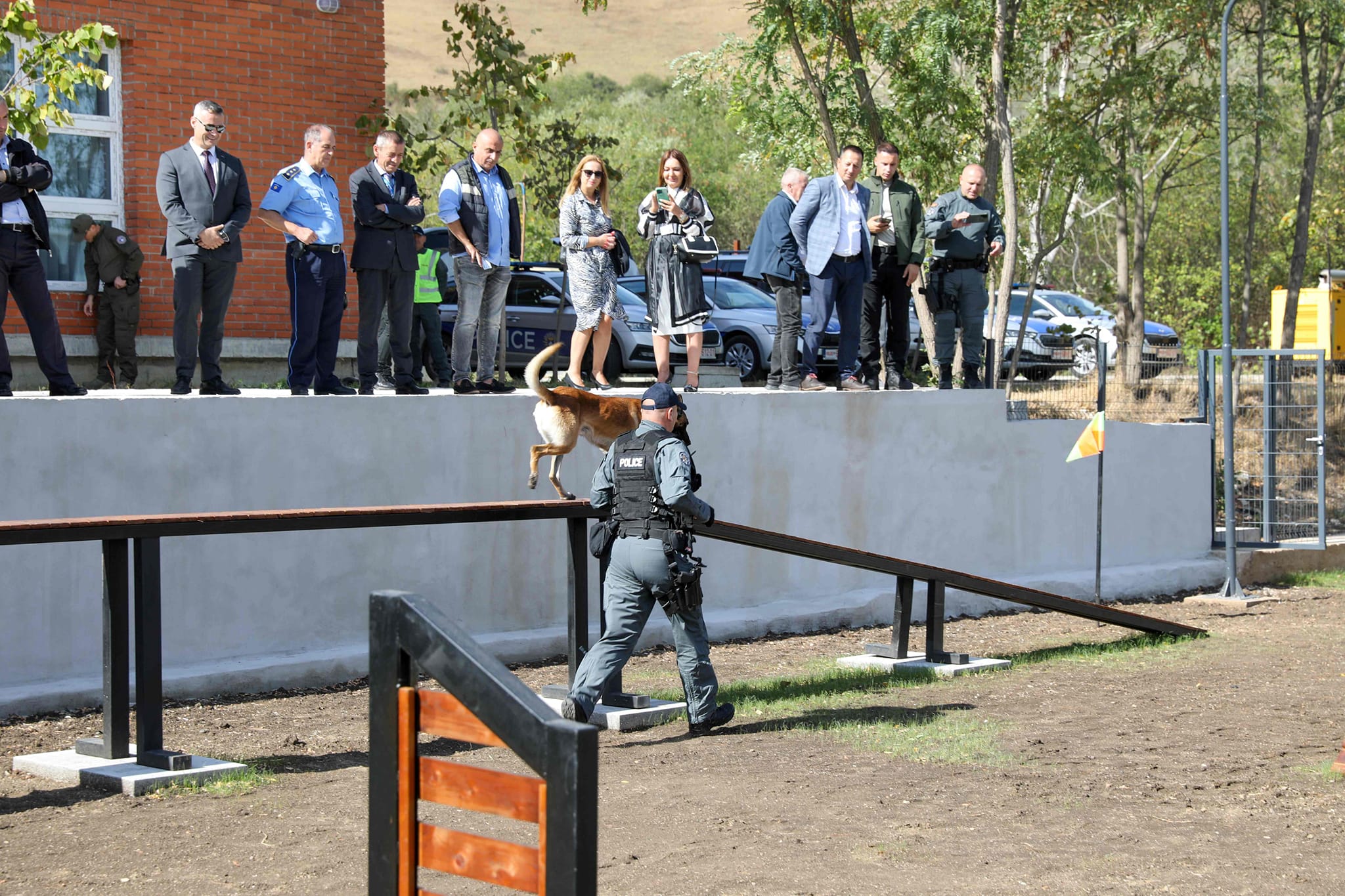 Policia e Kosovës pranon donacion nga OSBE-ja poligonin e Njësisë me qen – K9