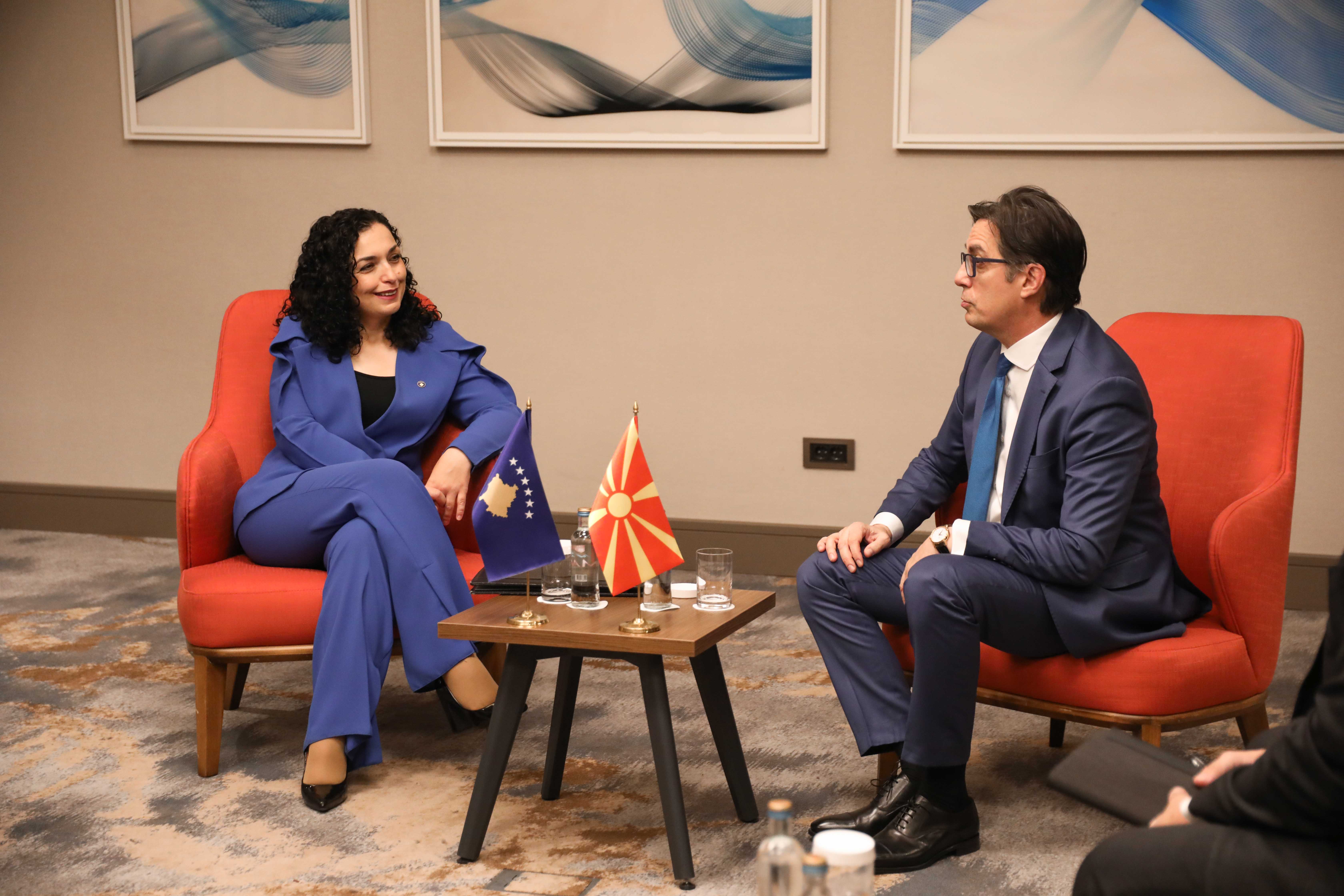 Vjosa Osmani-Stevo Pendarovski