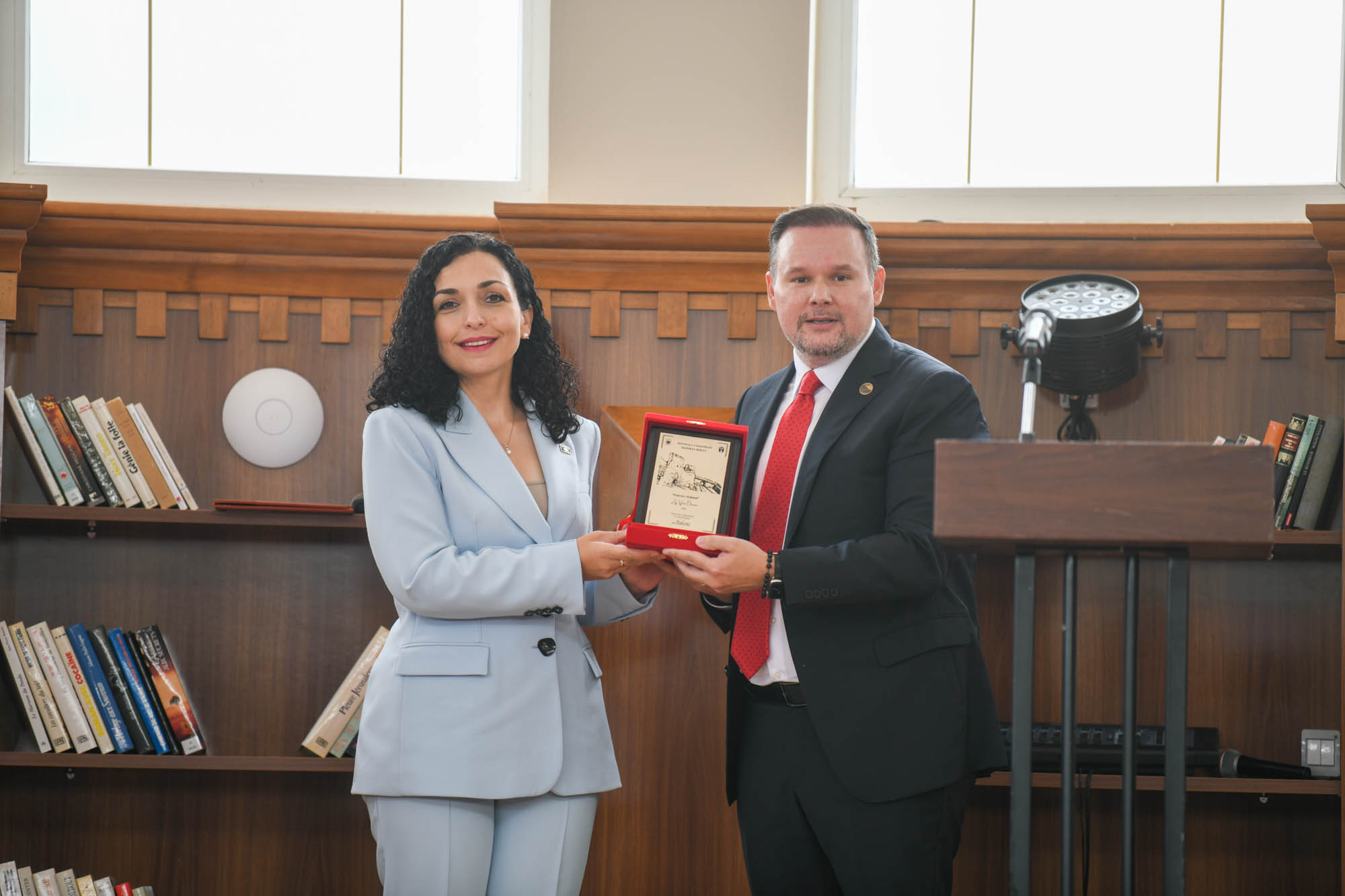 Vjosa Osmani i ndahet titulli “Patroni i Kalasë”, më i larti i qytetit të Beratit