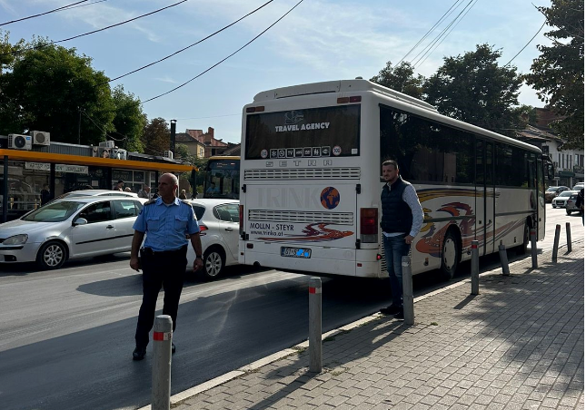 Inspektorët e Kryeqytetit gjobisin me 100 € operatorin ndërurban i cili ka hyrë në qendër të Prishtinës
