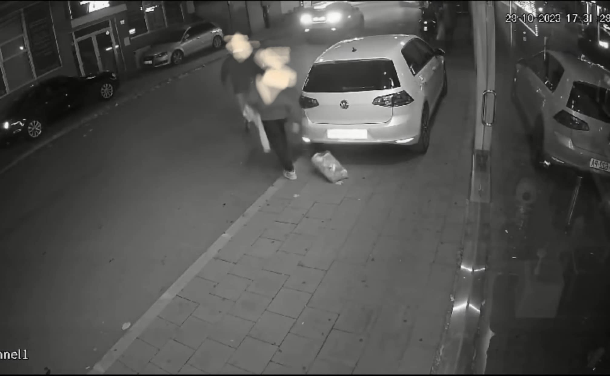 Komuna e Prishtines- mos hudhni mbeturina jashtë kontejnerëve dhe mos parkoni makinat në trotuare