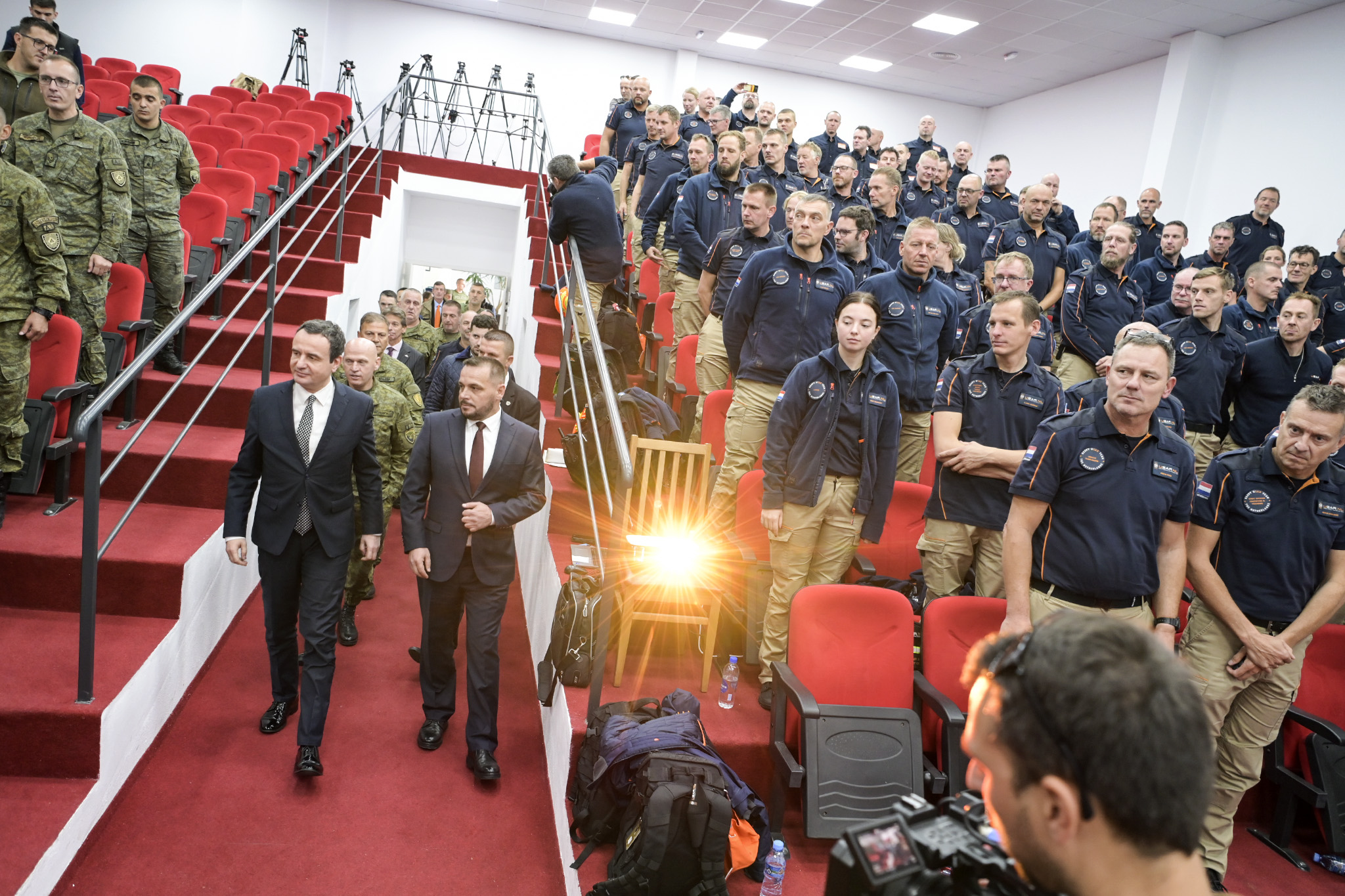 Albin Kurti merr pjesë në ceremoninë e certifikimit të kursantëve holandez