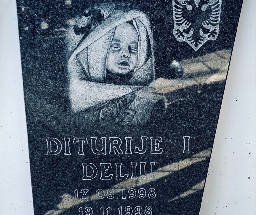 Albin Kurti përkujton foshnjën gjashtë javëshe -ne masakren e Abri e Eperme_files