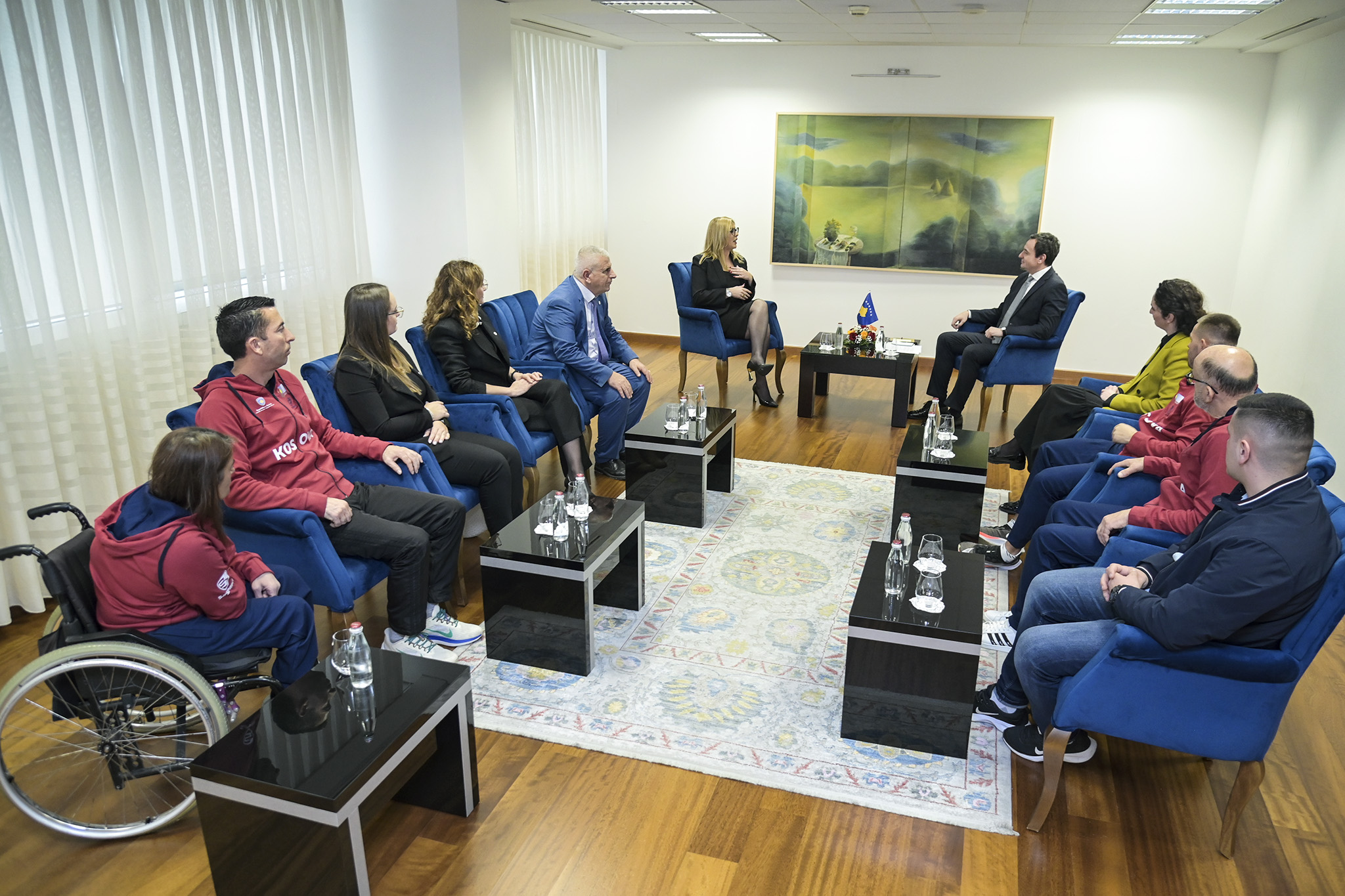 Kryeministri Kurti pret në takim përfaqësues nga Komiteti Paralimpik i Kosovës