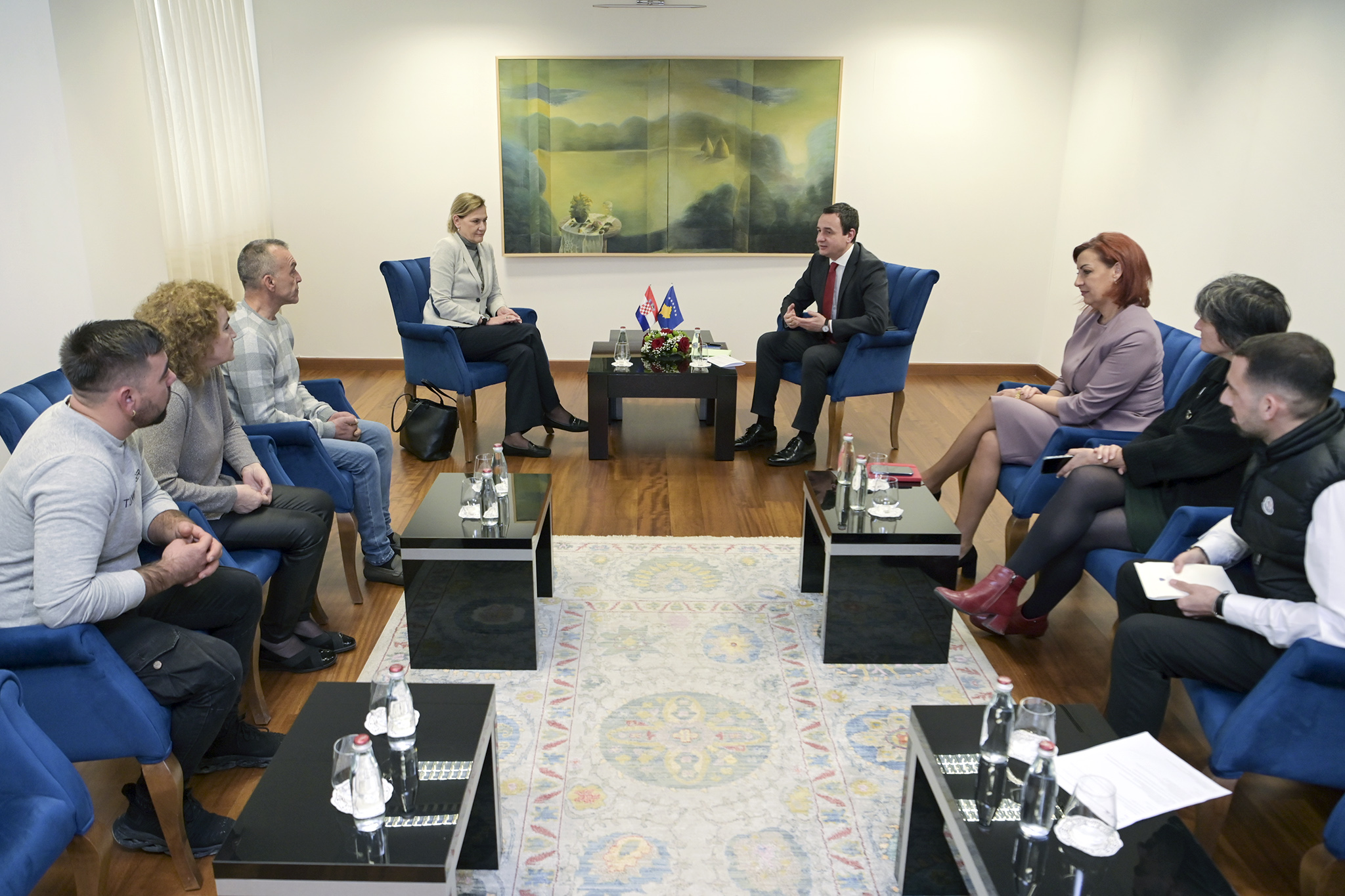 Albin Kurti takohet me përfaqësues të komunitetit kroat në Kosovë