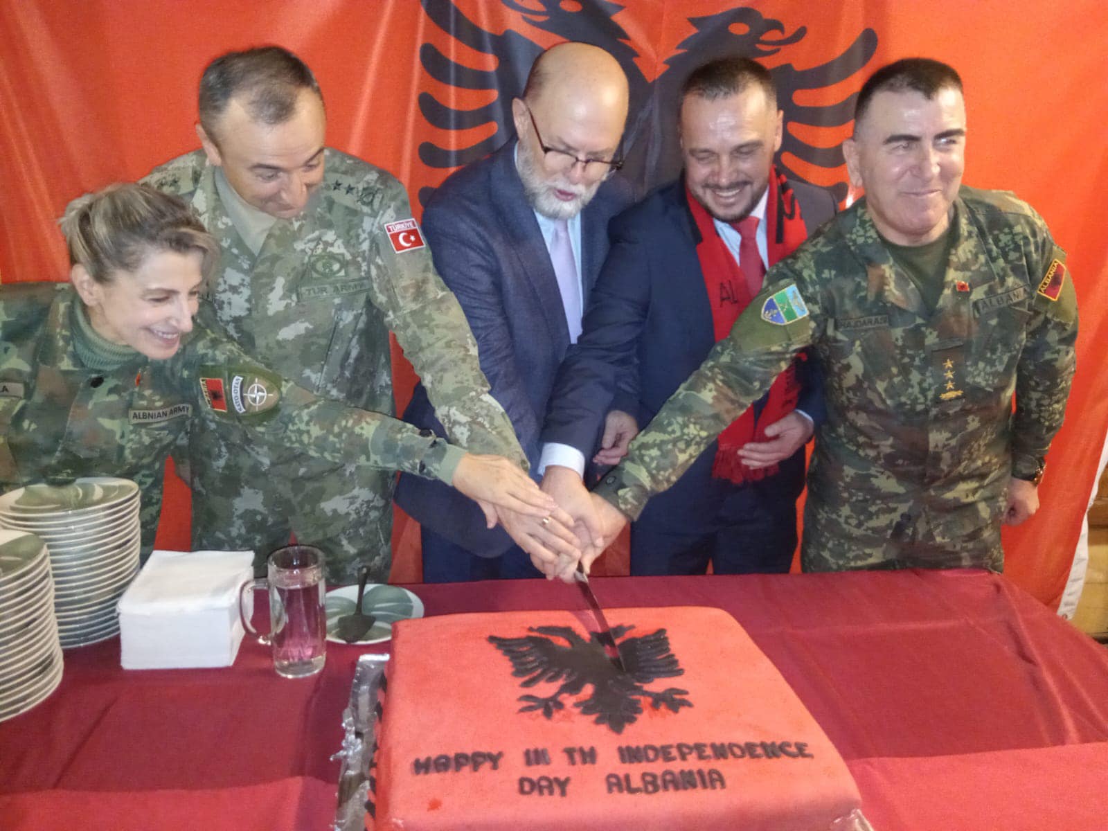 Ejup Maqedonci-festimin e ditës sẽ flamurit dhe festave të nëntorit në ambientet e Kampit Film City.