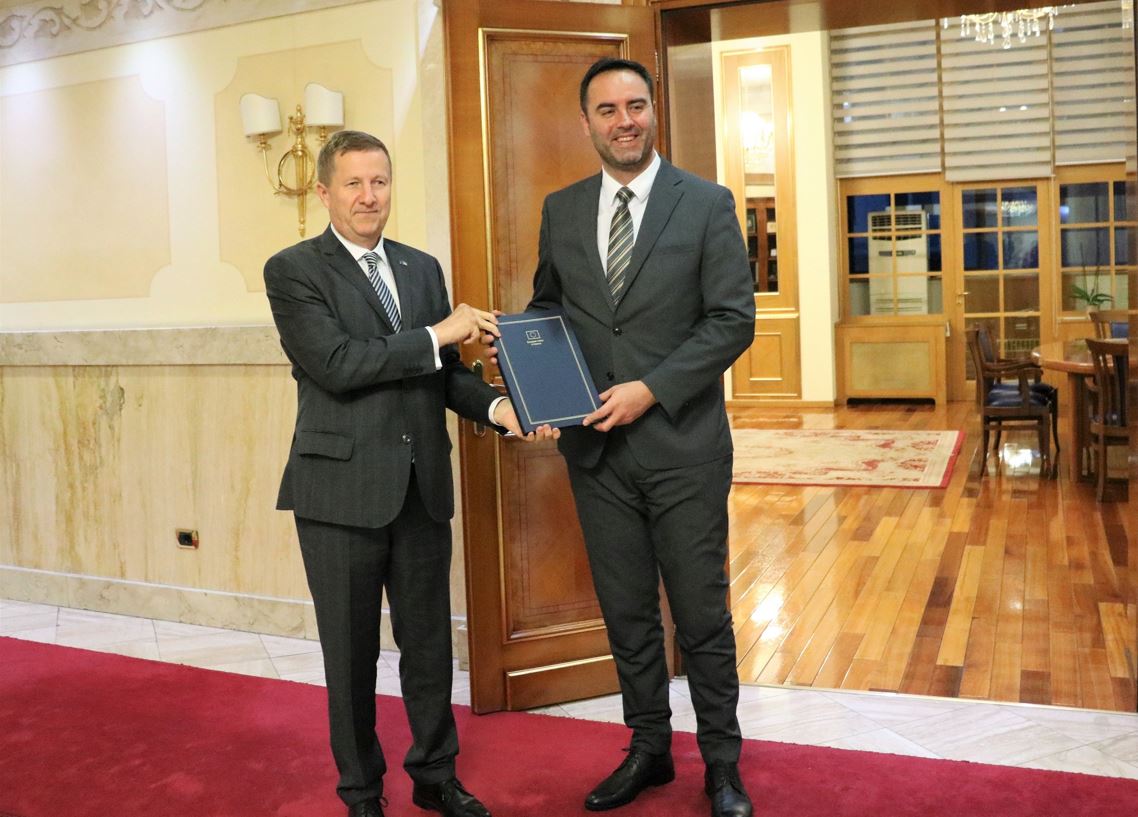 Glauk Konjufca pranoi Raportin e Progresit për Kosovën-Tomas Tomáš Szunyog-
