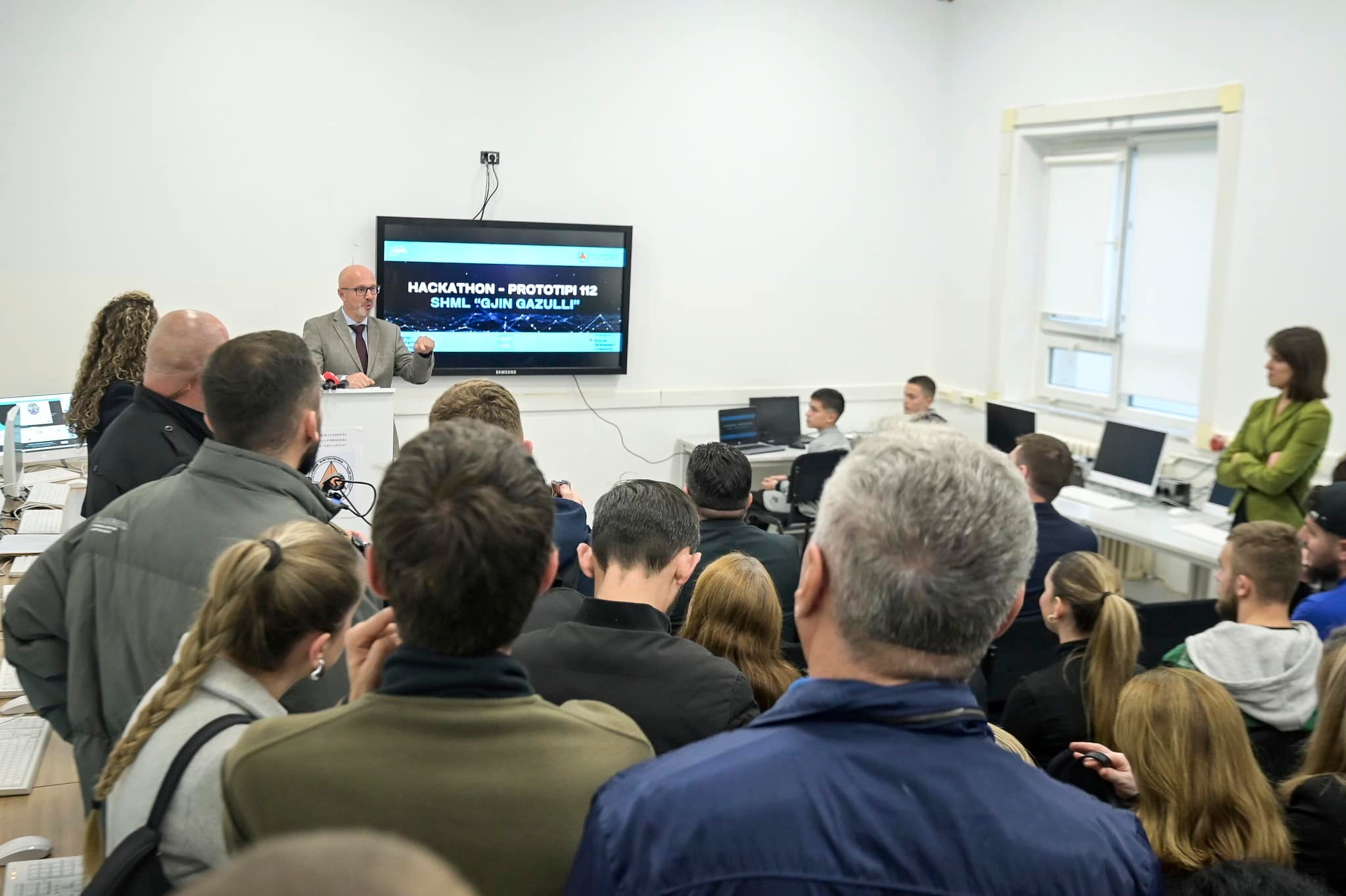 MAShTI- Përmbyllet me sukses java e Orës së Kodimit në Kosovë