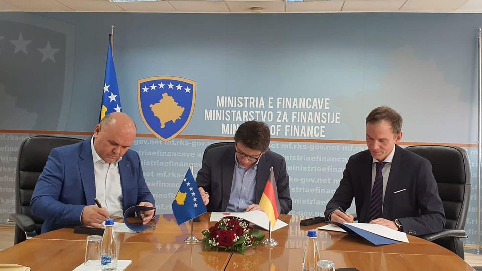 MFPT dhe KfW nënshkruan marrëveshje 13.2 milionë euro për rehabilitimin e ujërave të zeza