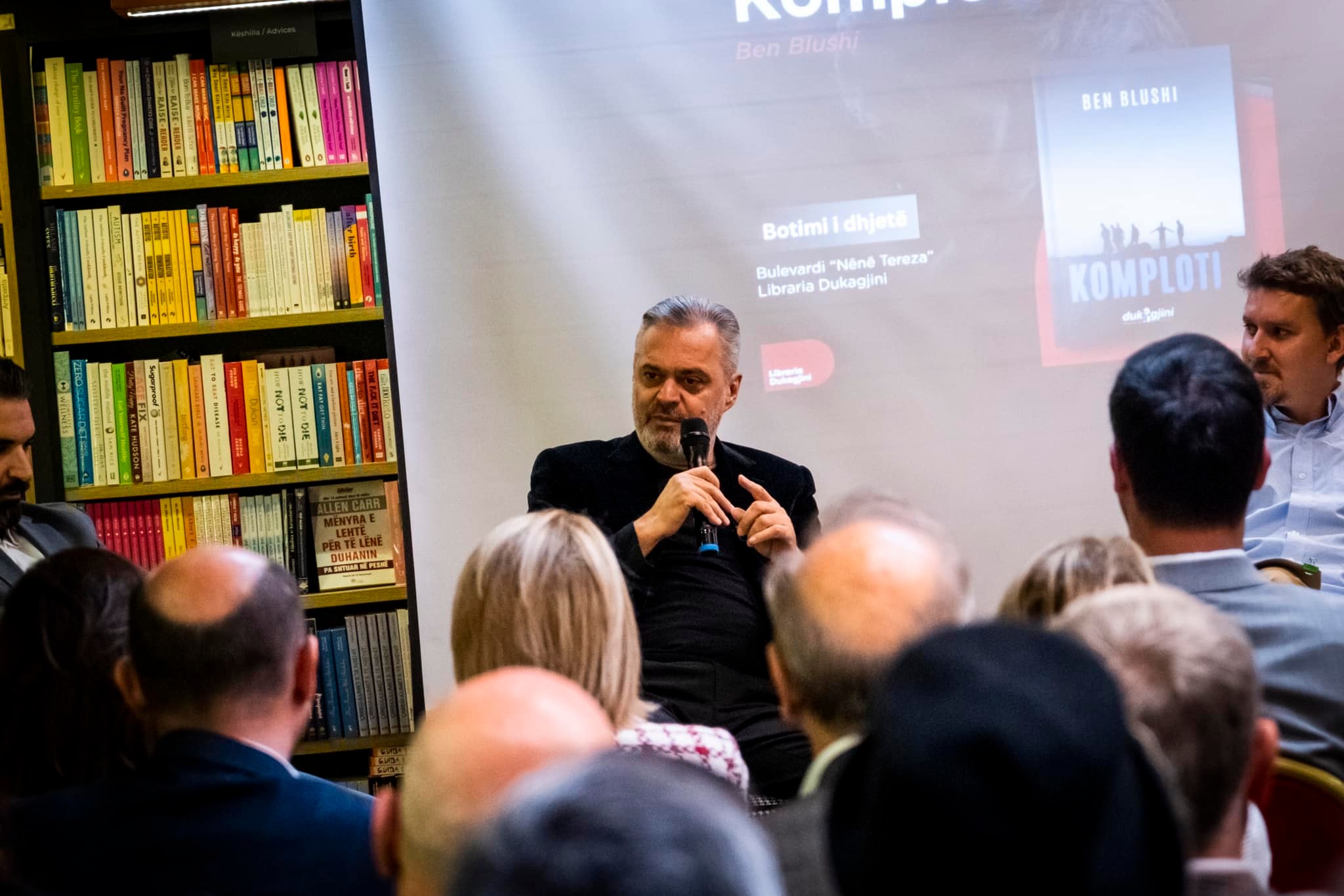 Promovohet libri Komploti nga Ben Blushi