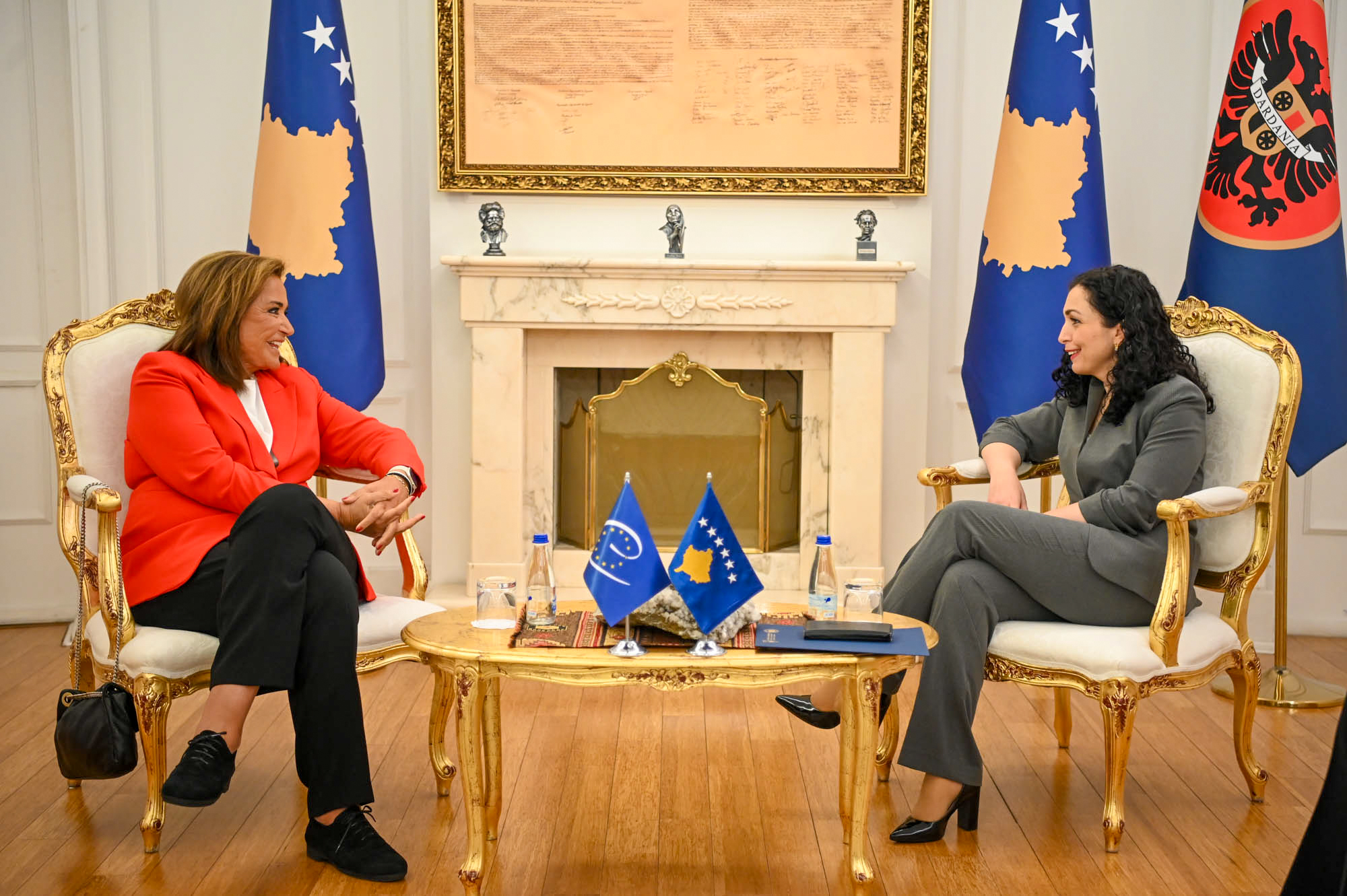 Vjosa Osmani-Dora Bakoyannis