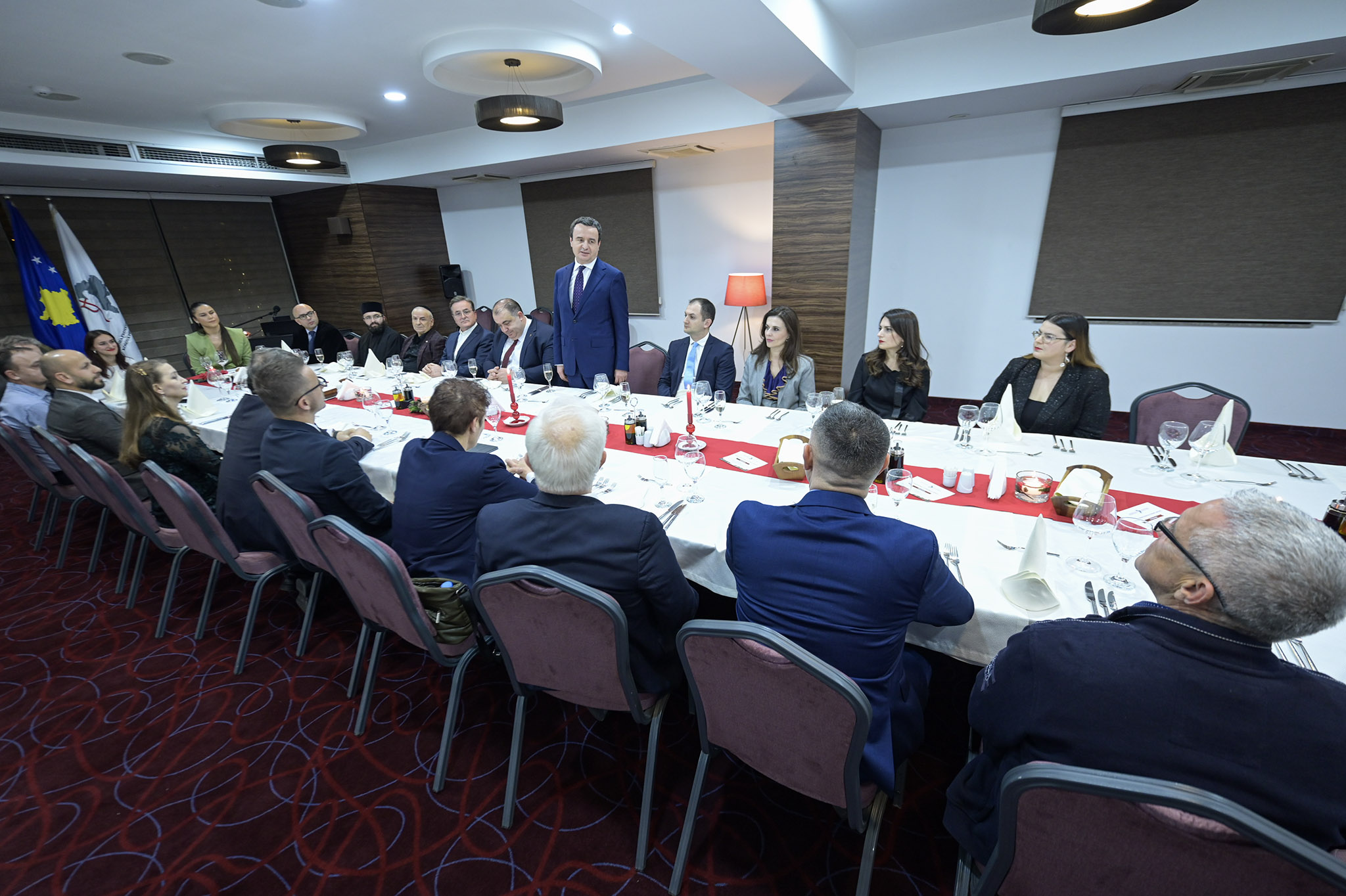 Albin Kurti me ftesë nga Kisha Protestante Ungjillore e Kosovës, merr pjesë në Darkën Tradicionale të Krishtlindjes
