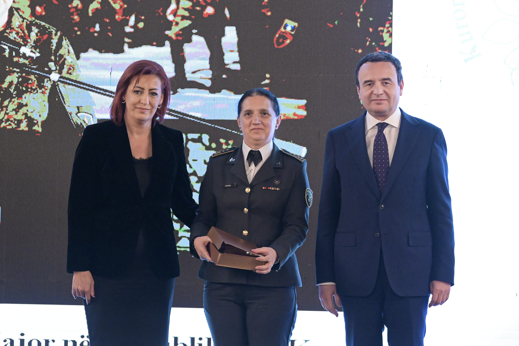 Albin Kurti merr pjesë në ceremoninë e ndarjes së çmimeve për gratë e arta të Kosovës