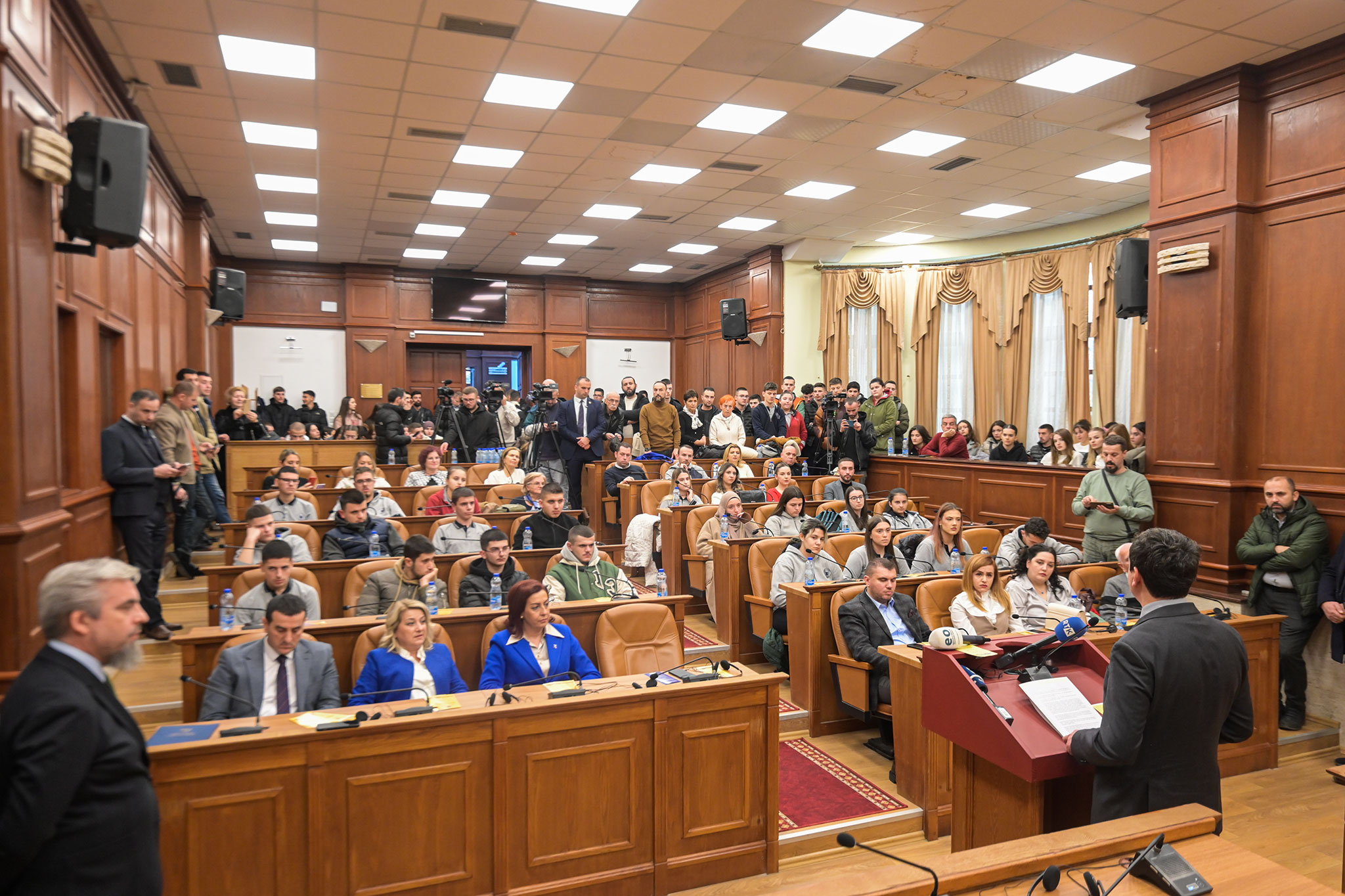 Albin Kurti takon komunitetin turk në Prizren
