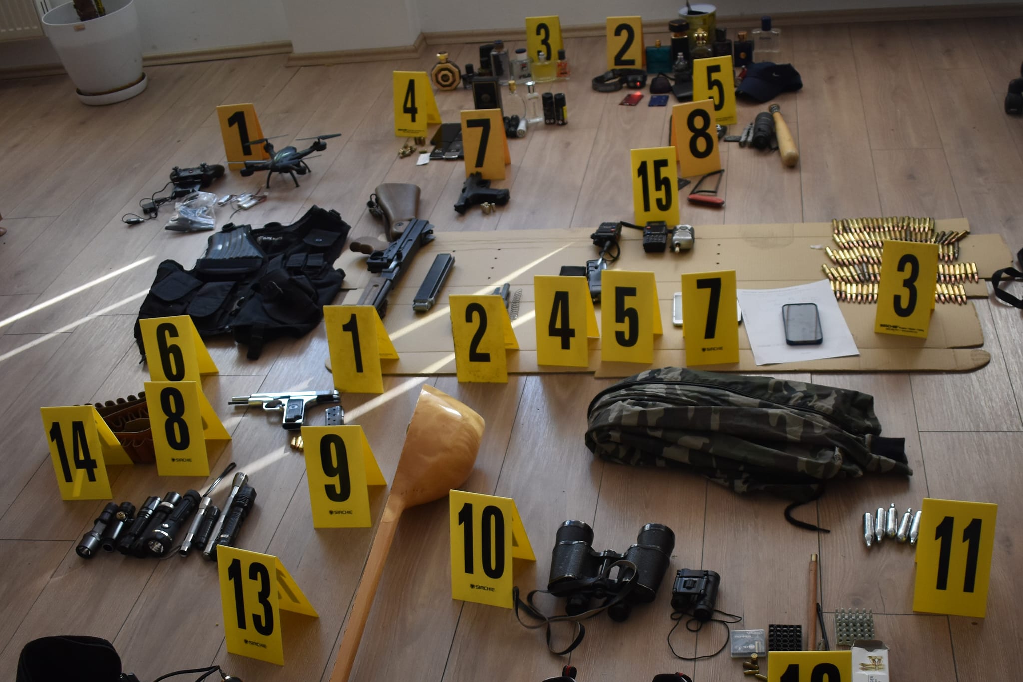 Arrestohen tre persona të kërkuar për disa vjedhje të rënda