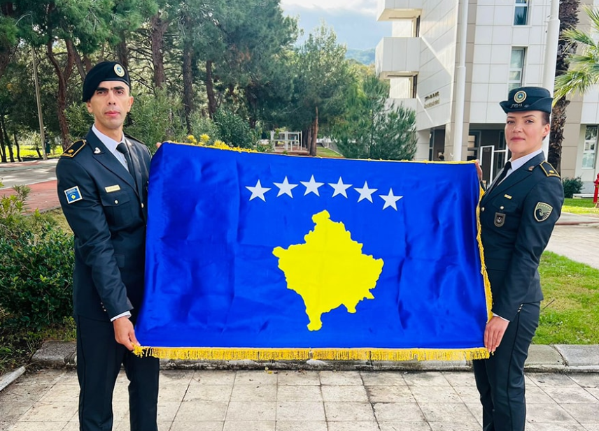 Pjesëtarët e FSK-së, diplomuan me sukses të lartë trajnimin për oficer në Akademinë Ushtarake të Izmirit te Turqisë.