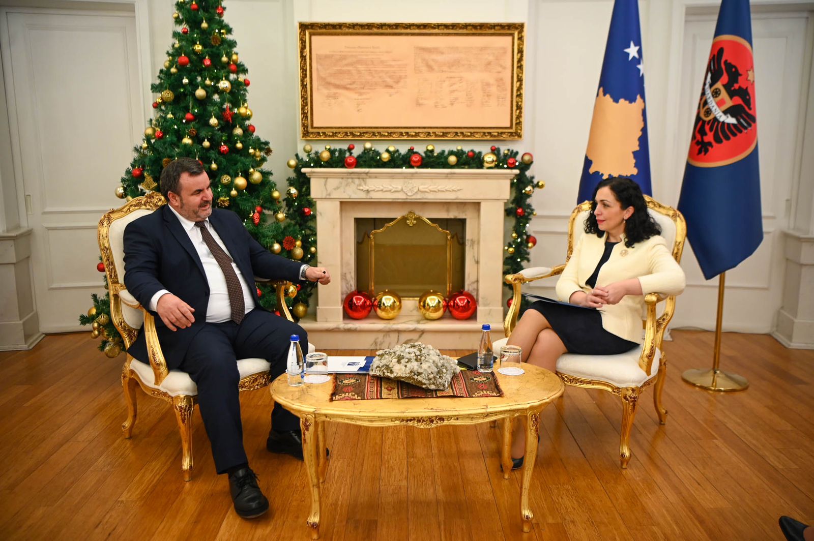 Vjosa Osmani priti në takim Avokatin e Popullit